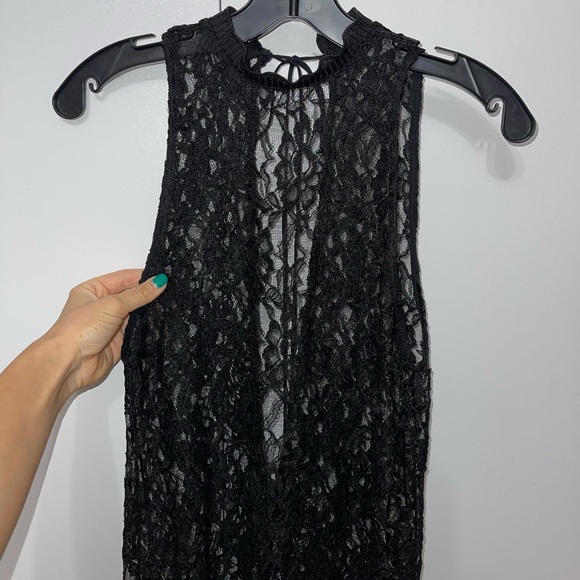 Lace  maxi dress with open back - Picture 5 of 8